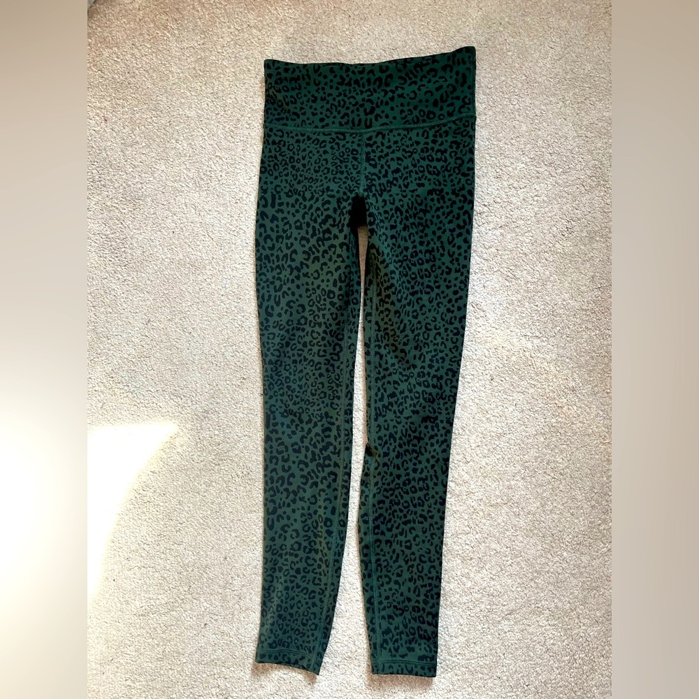 Gap fit green leopard sports legging
